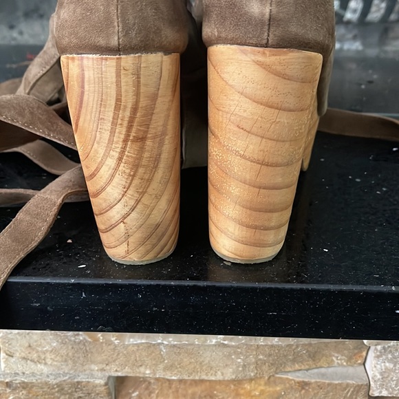 FREE PEOPLE WOOD PLATFORMS WRAP UP LEGS GLADIATOR SANDALS GENUINE SUEDE LEATHER - Picture 4 of 6